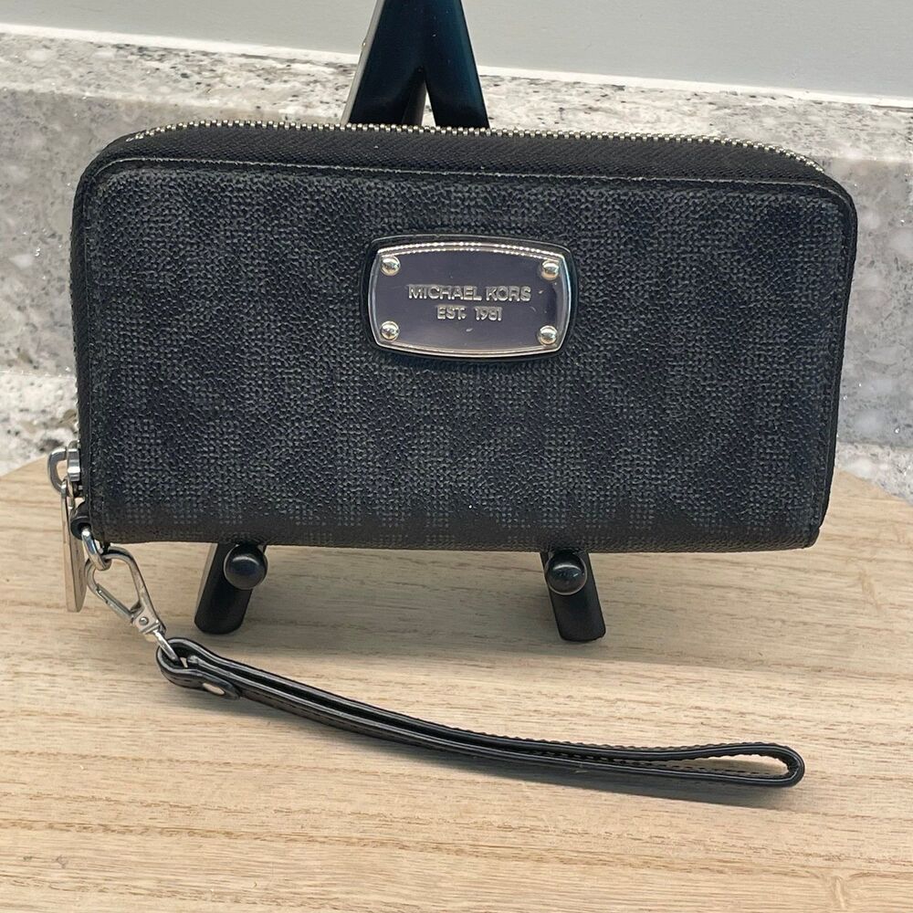 Michael Kors MK Jet Set Slim Wallet Black Signature Monogram Flat Wristlet Zip